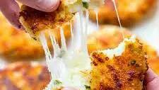 طرز تهیه کوکو سیب زمینی پنیری