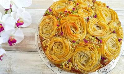 طرز تهیه کیک باقلوا زعفرانی؛ دسری جذاب برای مهمانی‌ها