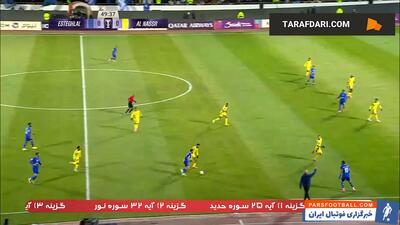 ضربه سر رامین رضاییان که با اختلاف کمی از کنار دروازه النصر به بیرون رفت (استقلال 0-0 النصر) - پارس فوتبال