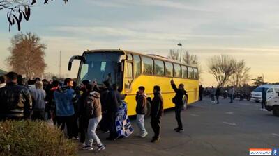 ورود استقلال و النصر در هیاهوی هواداران - پارس فوتبال