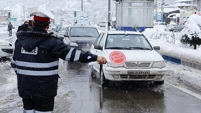 بارش برف و باران در جاده‌های ۱۳ استان