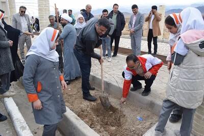 آئین روز درختکاری در بهاباد برگزار شد