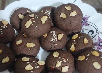 طرز تهیه کوکی مغزدار شکلاتی خوشمزه و آسان