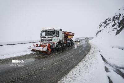 بارش برف و باران در محورهای ۱۳ استان