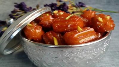 طرز تهیه بامیه سالم و کم‌چرب خوشمزه بدون سرخ کردن در فر و تابه