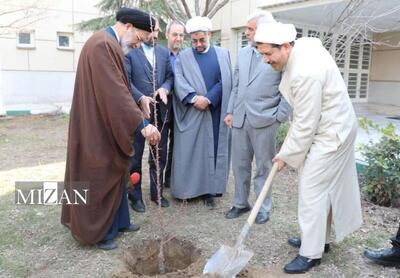 رئیس کل دادگستری خراسان رضوی: از هرگونه اقدام مؤثر قانونی در زمینه حفظ و گسترش سر سبزی حمایت می‌کنیم