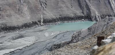 تهران در آستانه کم آبی؛ ۸۵ درصد از حجم سدها خالی است / انتقال آب از دریای عمان تنها ۱۰ درصد از کمبودها را جبران می‌کند / استان تهران سالانه به ۱.۴ میلیارد مترمکعب آب نیاز دارد؛ اگر روند کنونی ادامه یابد، تهران تا سال ۱۴۱۰ با کمبود ۵۰۰ میلیون مترمکعبی آب مواجه خواهد شد