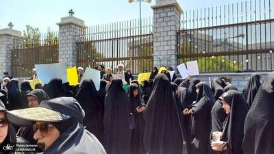 نماینده کاشمر: شنیده ام افرادی که جلوی مجلس برای ابلاغ قانون حجاب تجمع کرده‌اند، پول می گیرند! - حمید رسایی: بیجا می‌کنی شنیده را بازگو می‌کنی آنهم از تریبون مقدس مجلس