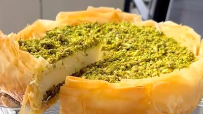 طرز تهیه چیز کیک باقلوا خانگی خوشمزه / برای مهمونی ها این کیک خوشمزه را درست کن