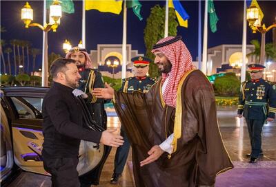 لحظه استقبال گرم بن سلمان از زلنسکی (فیلم)