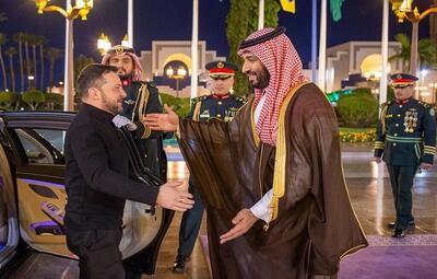 لحظه استقبال گرم بن سلمان از زلنسکی | ویدئو