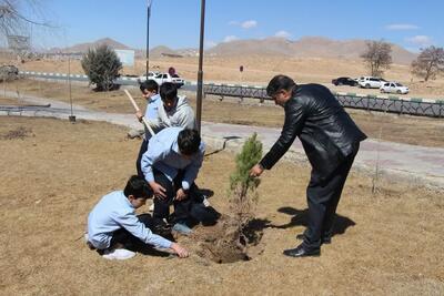 کاشت ۱۰۰ نهال در بوستان حاج قاسم سلیمانی در شهرکرد