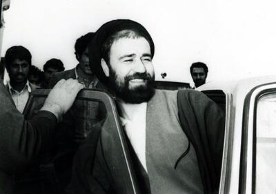 حاج احمدآقا ماموران عراقی را در خانه امام زندانی کرد