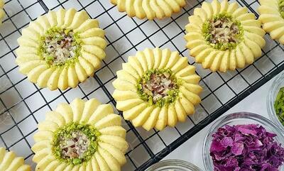 طرز تهیه شیرینی رومیاس بادامی برای عید؛ خوشمزه و متفاوت