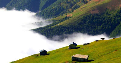 تشکیل جویبار ناشی از ذوب برف در روستای وفس شهرستان کمیجان