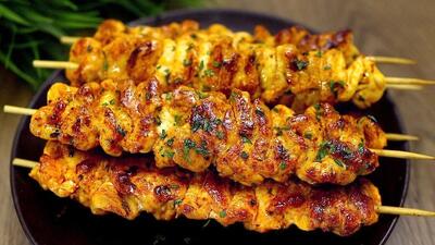 طرز تهیه جوجه کباب طعم دار با تابه به شیوه آشپز ایتالیایی (فیلم)