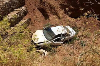 سقوط خودرو به داخل رودخانه در جاده امامزاده داوود