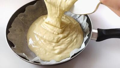 طرز تهیه کیک اسفنجی در ماهیتابه بدون نیاز به فر + راه نچسبیدن و برگرداندن