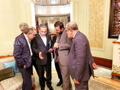 عکس توجه‌برانگیز از گوشی 200 میلیونی عراقچی