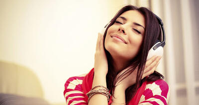 چرا ما از گوش دادن به موسیقی لذت میبریم؟