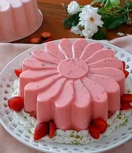 طرز تهیه دسر توت فرنگی مجلسی + فیلم - سبک ایده آل