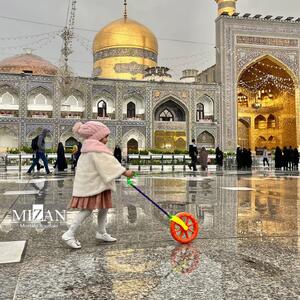 عکس/ باران رحمت الهی؛ زائر این روزهای حرم امام رئوف