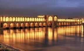 زاینده رود، جاری در رگ‌های شعر و تاریخ