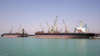 تخلیه همزمان ۸ کشتی حامل کالای اساسی در بندر امام(ره)
