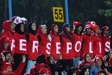 ماجرای حمله هواداران پرسپولیس به مجری فوتبال برتر چه بود؟