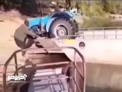 بی احتیاطی هنگام تخلیه بار از روی قایق