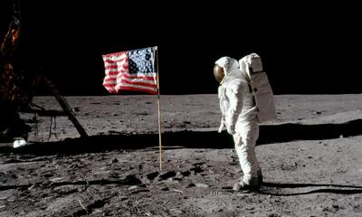 آیا پرچم آمریکا هنوز روی ماه است و می‌توان با تلسکوپ آن را دید؟