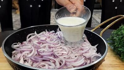 طرز تهیه ناهار خاص و متفاوت با پیاز و شیر