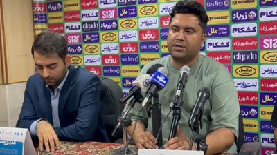 نشست خبری سعید اخباری سرمربی چادرملو بعد از دیدار با فولاد
