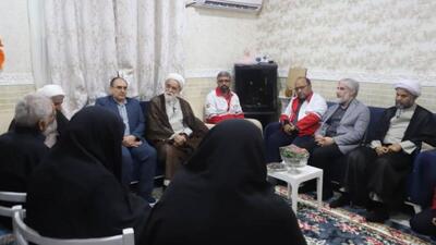 دیدار نماینده رهبر معظم انقلاب با خانواده‌های داغدیده بندرعباس