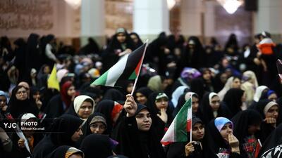 اجتماع بزرگ دانشجویان دختر دانشگاه‌ها در حرم بانوی کرامت