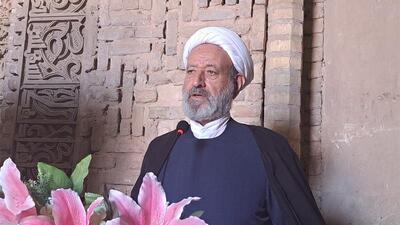 خطیب جمعه اردستان: شأن معلم باید گرامی داشته شود