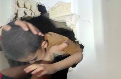 نجات معجزه‌آسای کودک 5ساله از درز انقطاع بین دو ساختمان
