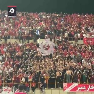 جشن و شادی هواداران تراکتور پس از گل دریافتی سپاهان
