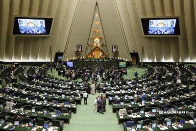 جلسه نمایندگان در کف مجلس برگزار شد + عکس