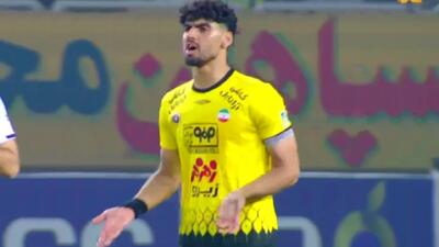 اخراج مشکوک یوسفی، سپاهان 10 نفره شد - پارس فوتبال