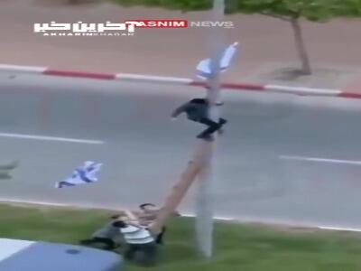 پایین کشیدن پرچم اسرائیل توسط کودکان حریدی