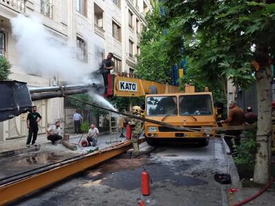 واژگونی جرثقیل ۶۰ تنی در مجاورت مرکز آموزش زبان در تهران