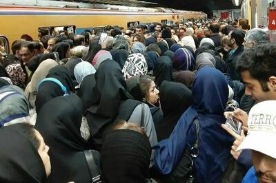 حادثه در مترو تهران؛ مرد ۲۴ ساله به بیمارستان منتقل شد