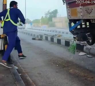 فیلم / نابودی کابین عوارضی بر اثر تصادف