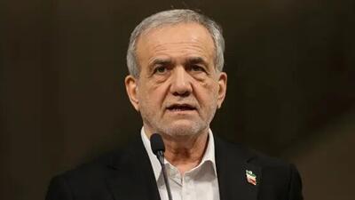 رئیس‌جمهور به زیارت حرم امام رضا(ع) مشرف شد+عکس