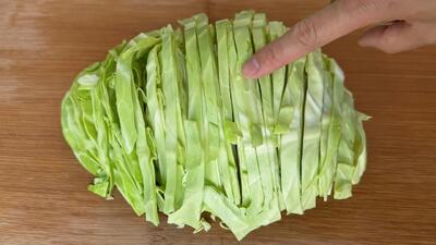 پاک و خورد کردن کلم / طرز تهیه غذایی خوشمزه با کلم سفید