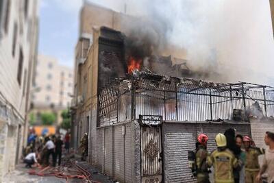 جزئیات حریق گسترده یک انبار در خیابان مولوی تهران