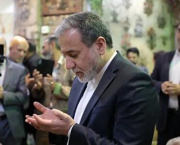 تشرف عراقچی به زیارت حرم حضرت فاطمه معصومه (س)