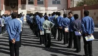 یک دانش آموز با مرام با اقدام بامزه اش در مدرسه حماسه آفرید/ تصویر