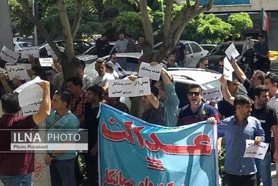 تجمع کارگران ارکان ثالث نفت مقابل وزارت‌خانه/ پیمانکاران حذف شوند